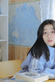 局长含着她的花蒂啃咬高潮